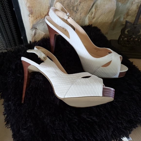 GUESS SHOES - Picture 1 of 2